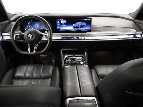 2025 BMW 740 i