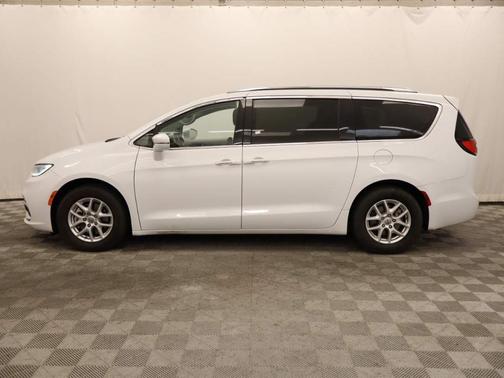 Bright White Clearcoat 2021 Chrysler Pacifica Touring-L