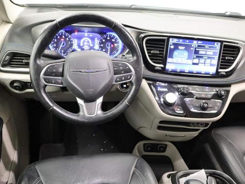 Bright White Clearcoat 2021 Chrysler Pacifica Touring-L