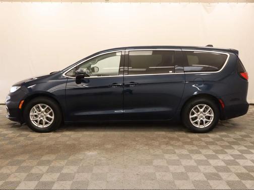 2023 Chrysler Pacifica Touring-L