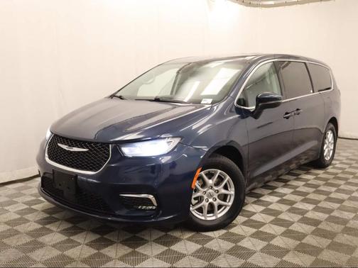 2023 Chrysler Pacifica Touring-L