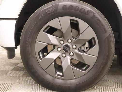 2024 Ford F-150 Lightning LARIAT