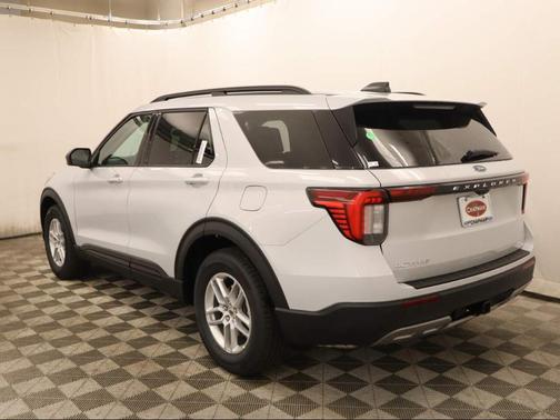 Space White Metallic 2026 Ford Explorer Active
