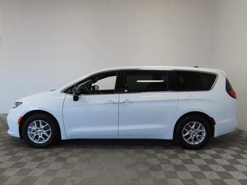 2024 Chrysler Pacifica Touring