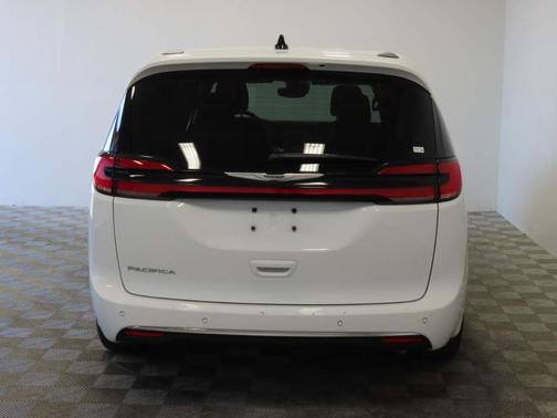 2024 Chrysler Pacifica Touring