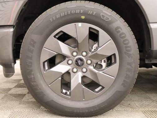 2025 Ford F-150 Lightning LARIAT