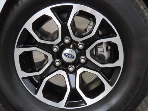 Oxford White 2024 Ford Expedition XLT