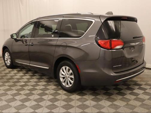 2019 Chrysler Pacifica Touring-L