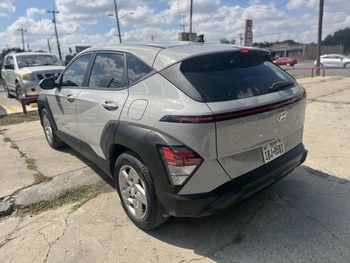 2024 Hyundai KONA SE