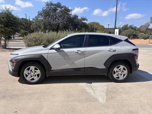 2024 Hyundai KONA SE