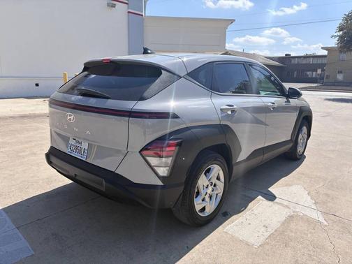 2024 Hyundai KONA SE