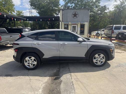 2024 Hyundai KONA SE