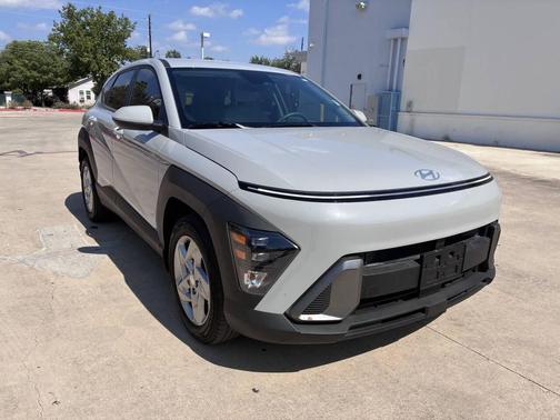 2024 Hyundai KONA SE