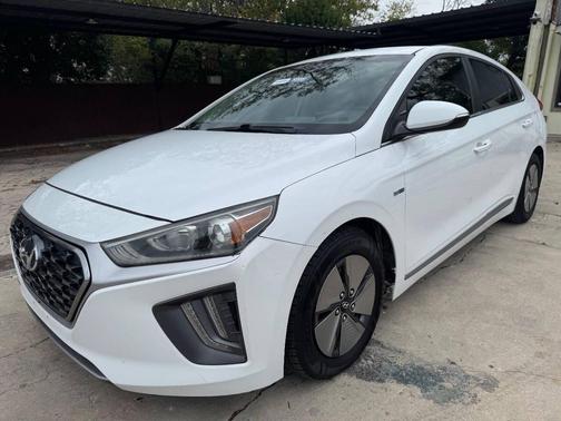 2020 Hyundai IONIQ Hybrid SE
