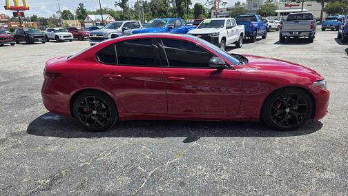 Rosso 2020 Alfa Romeo Giulia Base