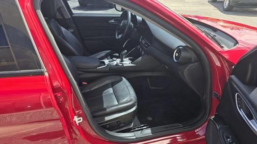 Rosso 2020 Alfa Romeo Giulia Base