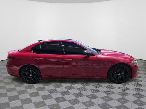 Rosso 2020 Alfa Romeo Giulia Base