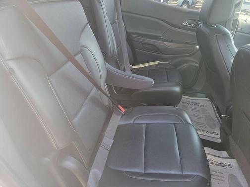 Summit White 2021 GMC Acadia SLT