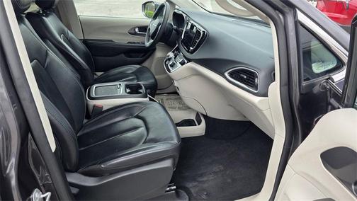 2022 Chrysler Pacifica Touring-L