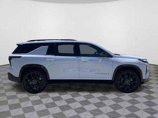 Polar White 2026 Chevrolet Traverse RS
