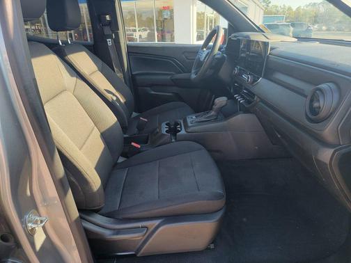 2024 Chevrolet Colorado WT