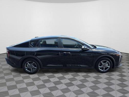 Aurora Black Pearl 2026 Kia K4