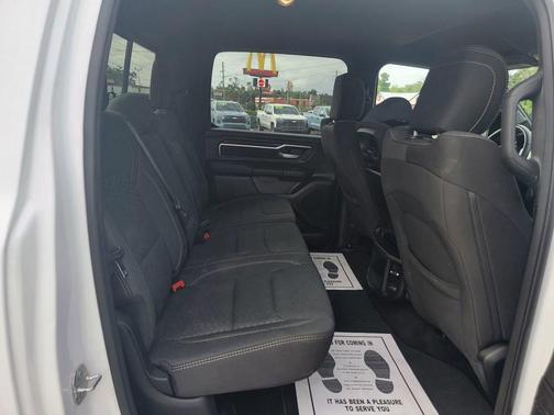 Bright White Clearcoat 2025 RAM 1500 Big Horn/Lone Star