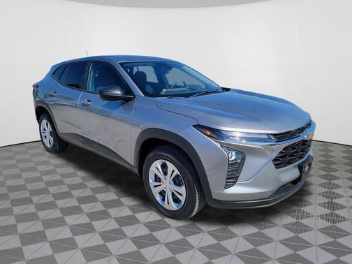 Sterling Gray Metallic 2024 Chevrolet Trax LS