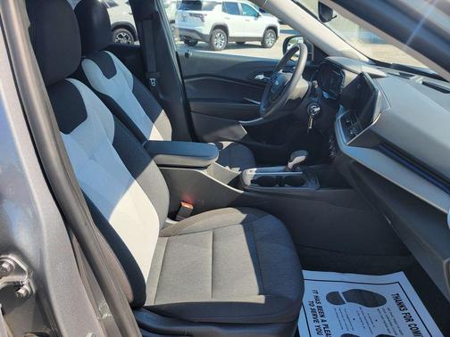 Sterling Gray Metallic 2024 Chevrolet Trax LS