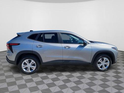 Sterling Gray Metallic 2024 Chevrolet Trax LS