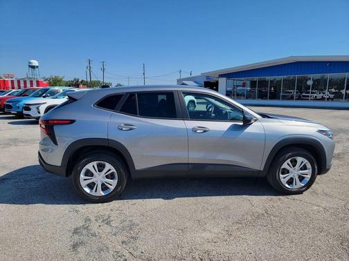 Sterling Gray Metallic 2024 Chevrolet Trax LS