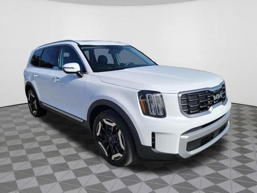 Glacial White Pearl 2025 Kia Telluride S