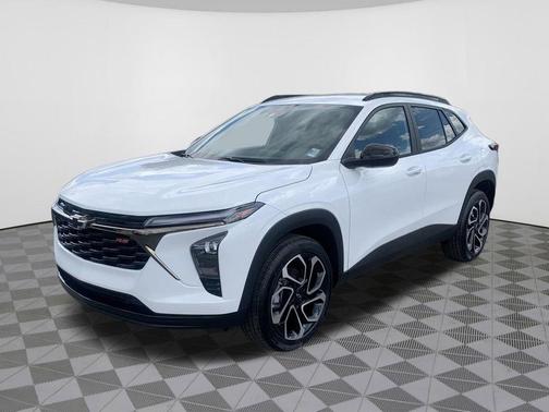 Summit White 2026 Chevrolet Trax 2RS