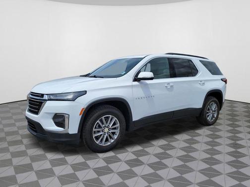 Summit White 2022 Chevrolet Traverse LT Cloth