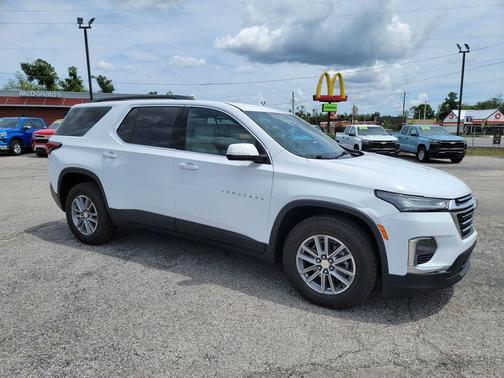 Summit White 2022 Chevrolet Traverse LT Cloth