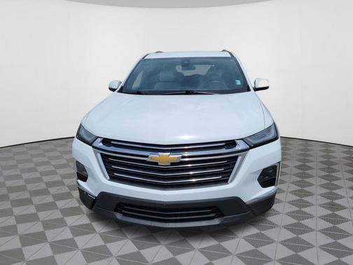 Summit White 2022 Chevrolet Traverse LT Cloth