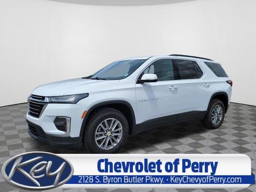 Summit White 2022 Chevrolet Traverse LT Cloth
