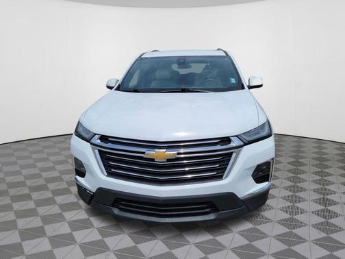 Summit White 2022 Chevrolet Traverse LT Cloth