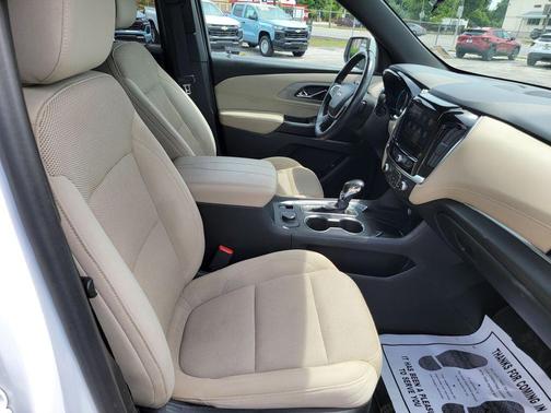 Summit White 2022 Chevrolet Traverse LT Cloth