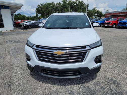 Summit White 2022 Chevrolet Traverse LT Cloth