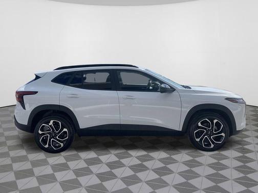 Summit White 2026 Chevrolet Trax 2RS