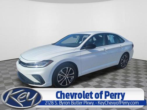 Pure White 2025 Volkswagen Jetta 1.5T Sport