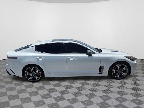 Snow White Pearl 2019 Kia Stinger GT2