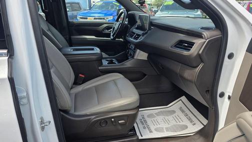 Summit White 2021 Chevrolet Suburban LT