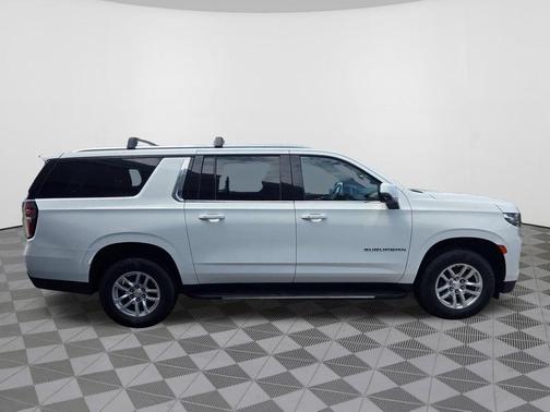 Summit White 2021 Chevrolet Suburban LT