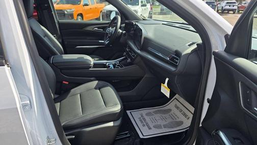 Polar White 2026 Chevrolet Traverse LT
