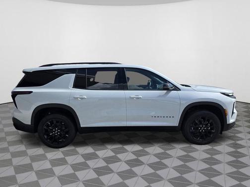 Polar White 2026 Chevrolet Traverse LT