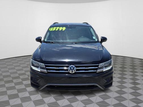 Deep Black Pearl Effect 2020 Volkswagen Tiguan 2.0T SE