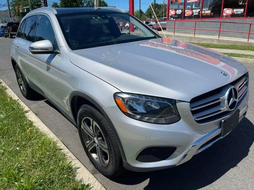 Diamond Silver Metallic 2016 Mercedes-Benz GLC 300 4MATIC
