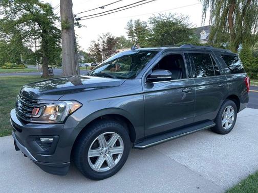 Magnetic Metallic 2019 Ford Expedition XLT